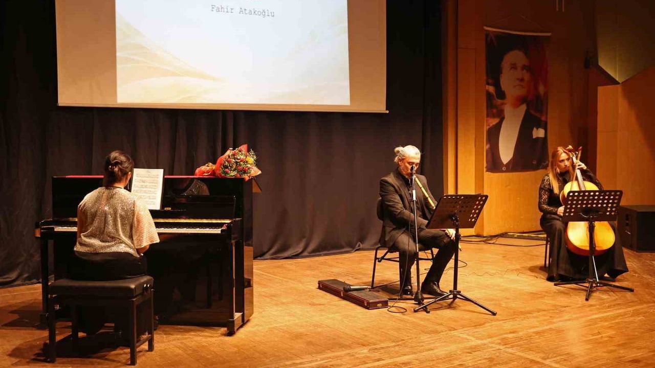 İsmail Baha Sürelsan Konservatuvarı 'Zefir Zamanı' konseri Antalyalılarla buluştu