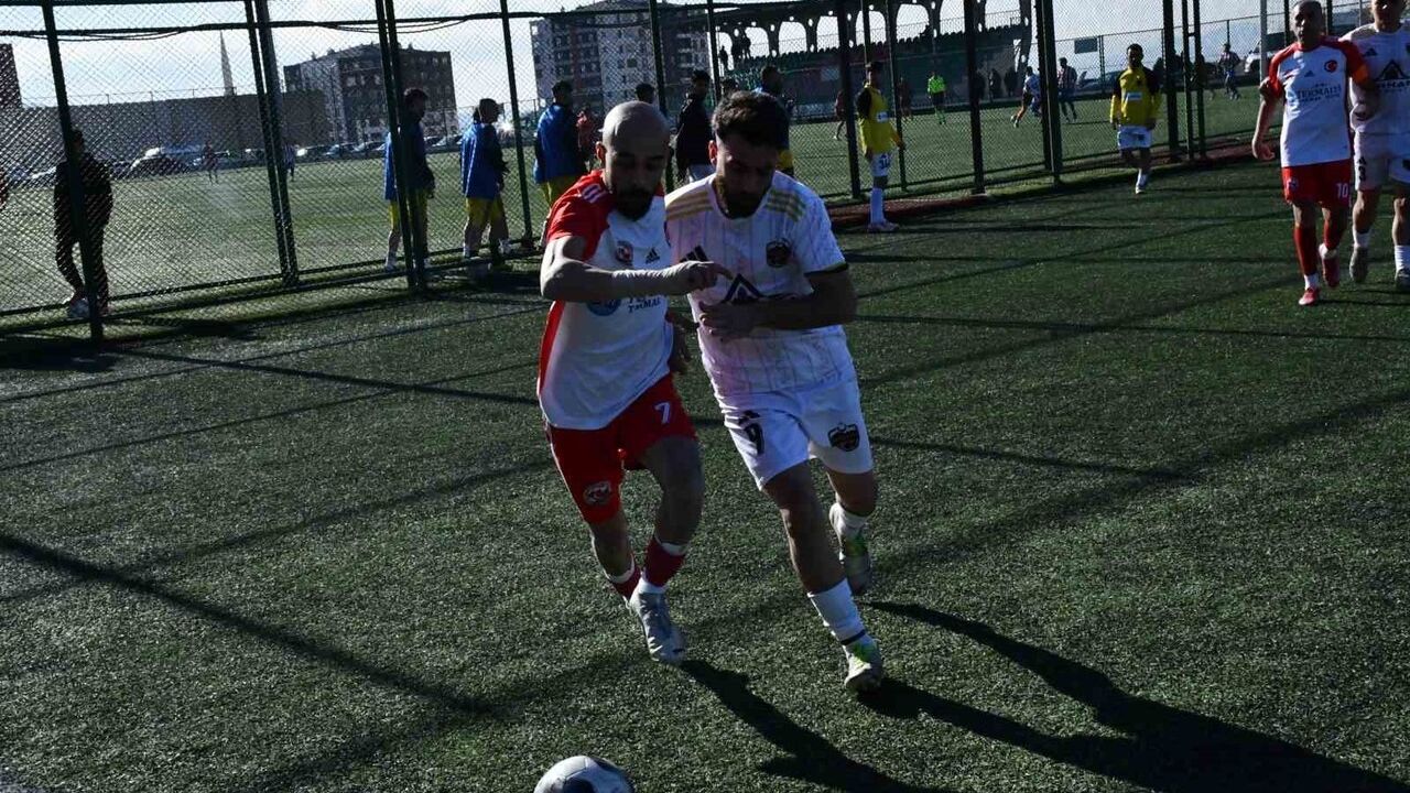 İsmail Okumuş FK, Kayseri 1. Amatör Küme'de lider Büyük Toramanspor'u 4-2 yendi