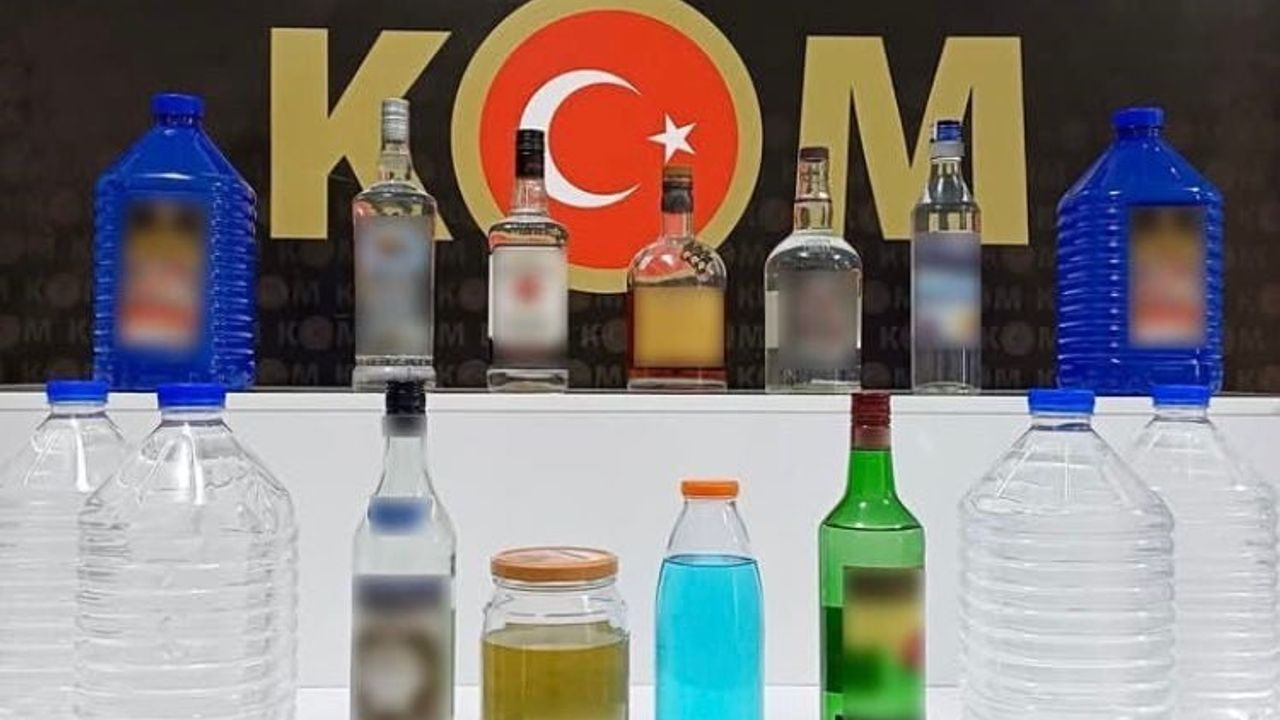 Isparta'da kaçakçılık operasyonu: 37,7 litre alkol ve 30 kaçak tıbbi malzeme ele geçirildi