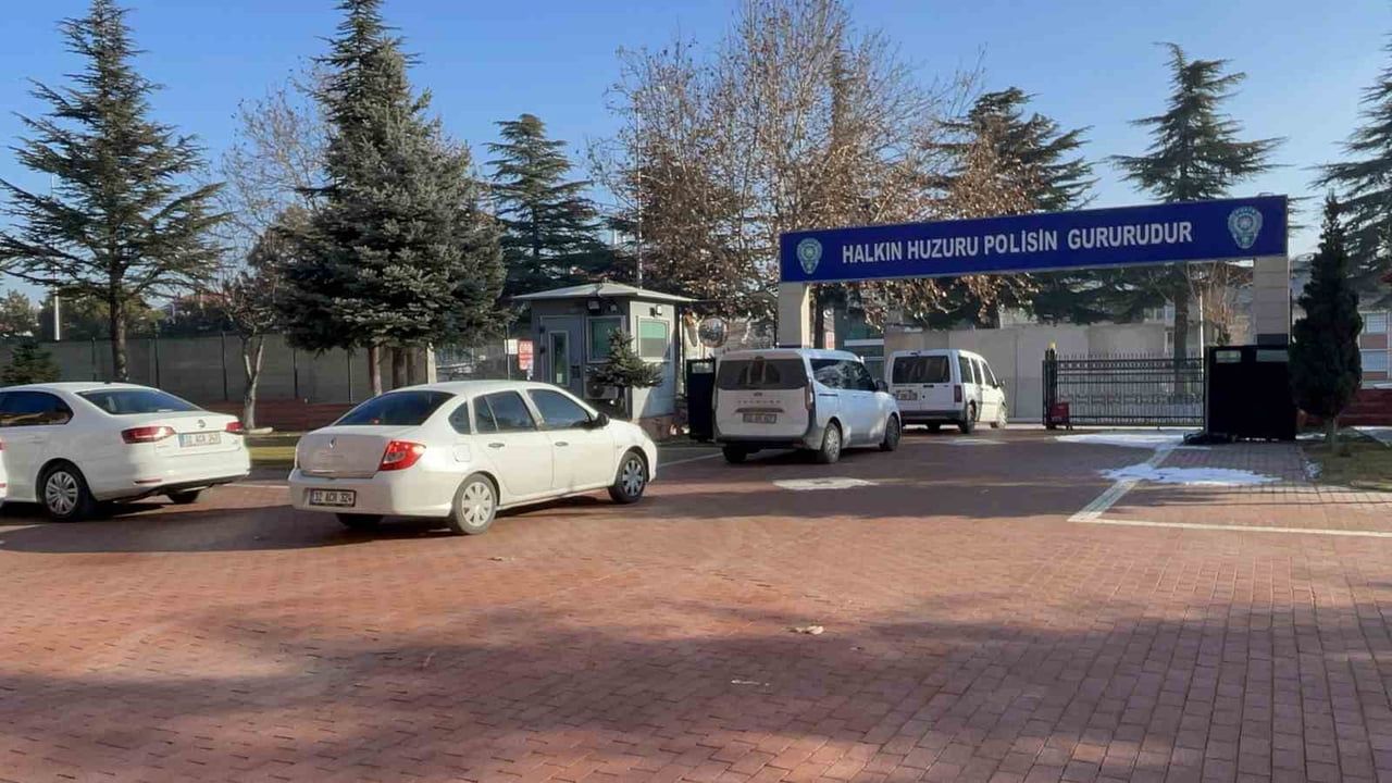 Isparta'da maskeli saldırı: Beyzbol sopalarıyla darbedilen kişi ağır yaralandı, 3 şüpheli adliyeye sevk edildi