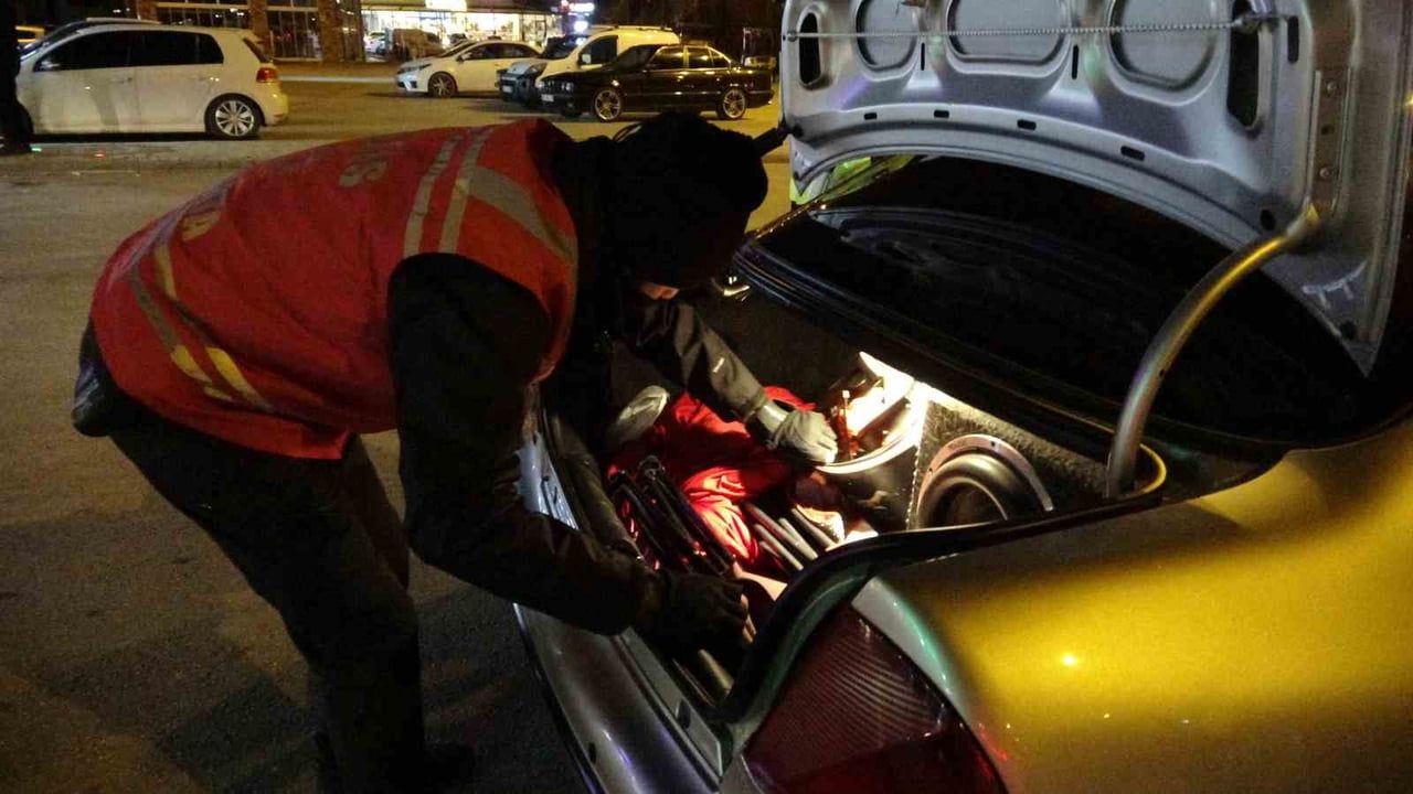 Isparta'da yılbaşı öncesi şok uygulama: araç ve şahıslar geniş çaplı denetlendi