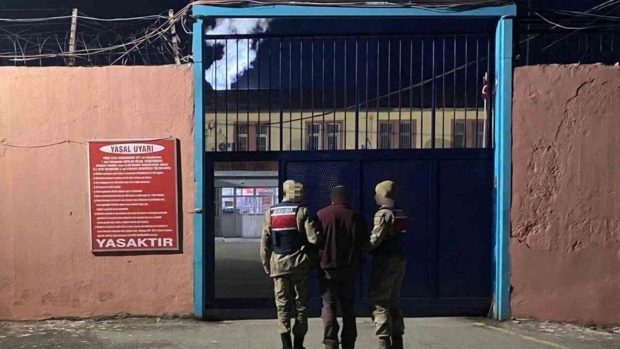 İspir'de hakkında kesinleşmiş hapis cezası bulunan FETÖ/PDY üyesi yakalandı