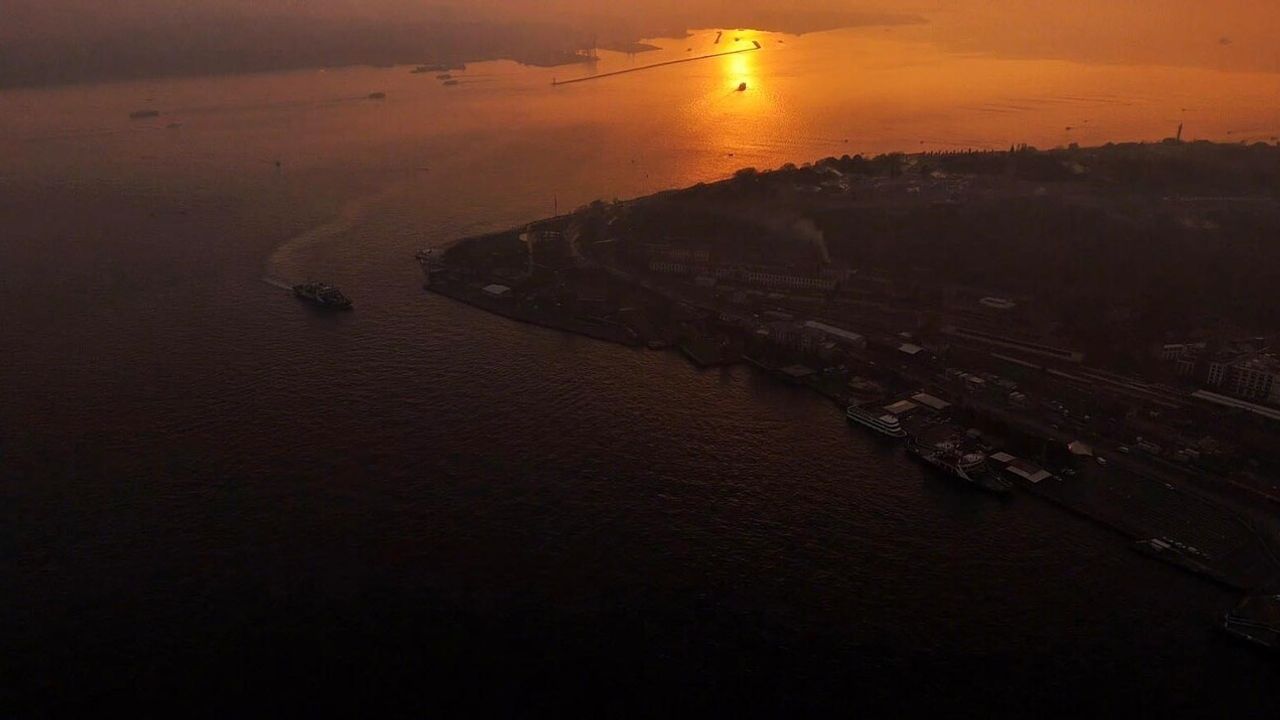 İstanbul Boğazı'nda Sabah Pusu: Dron Görüntüleri ve Hava Kalitesi Raporu
