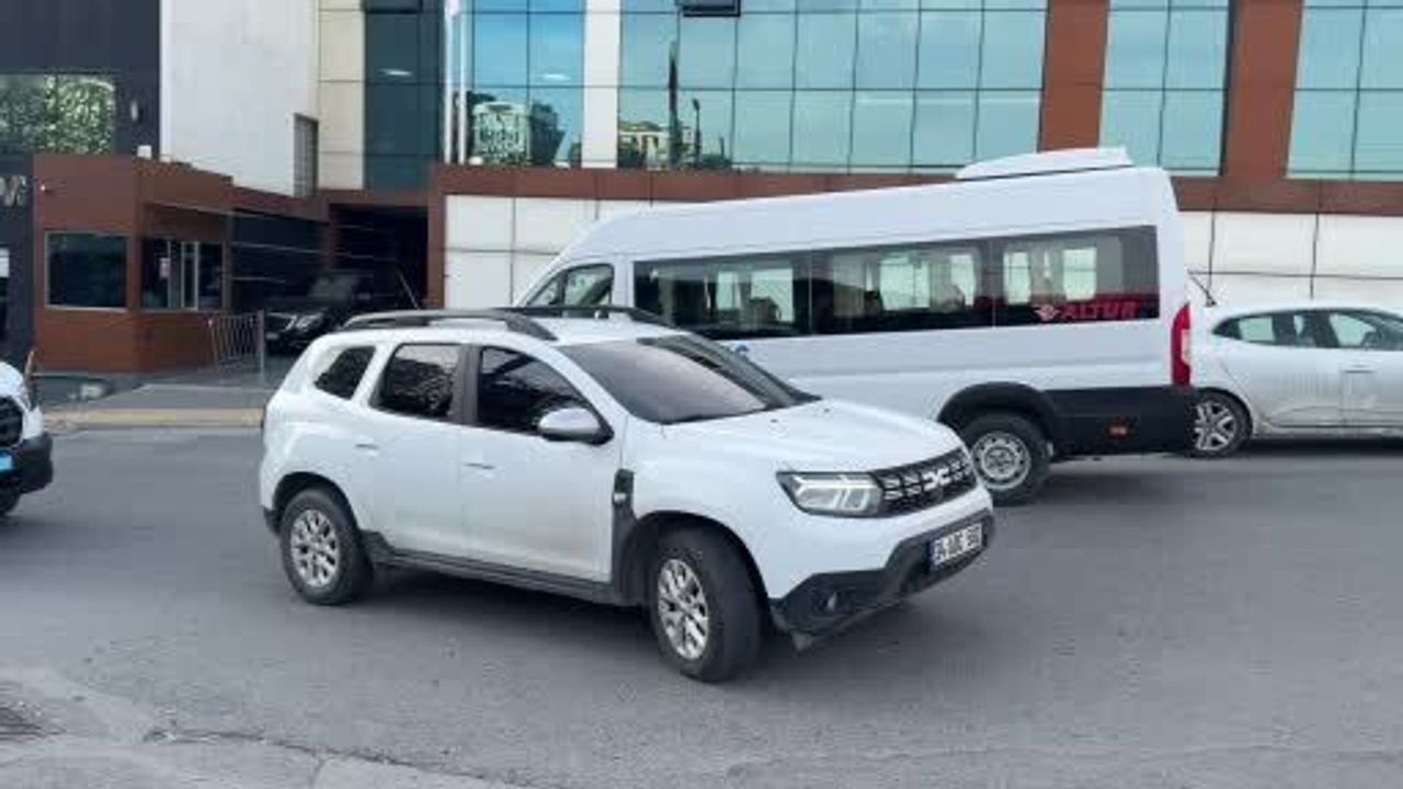 İstanbul Cumhuriyet Başsavcılığı soruşturmasında Aleyna Tilki, Danla Biliç ve İrem Sak Adli Tıp Kurumu'na getirildi