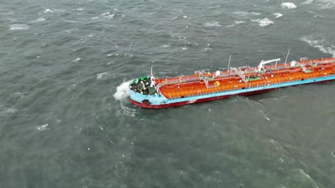 İstanbul'da Florya açıklarında iki tanker acil durum çağrısı