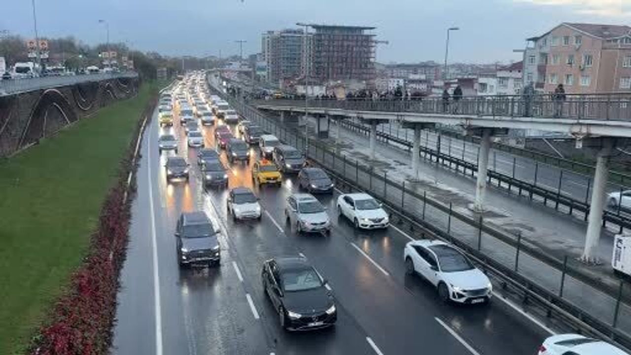 İstanbul’da haftanın ilk iş gününde trafik yoğunluğu yüzde 76