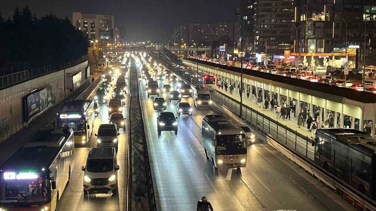 İstanbul'da iş çıkışı trafiği yüzde 85'e ulaştı