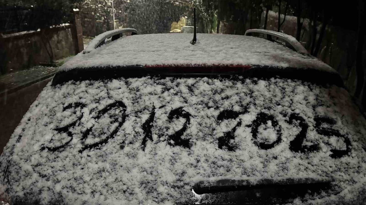 İstanbul’da meteoroloji uyarısının ardından Avrupa Yakası’nın yüksek kesimlerinde kar yağışı başladı