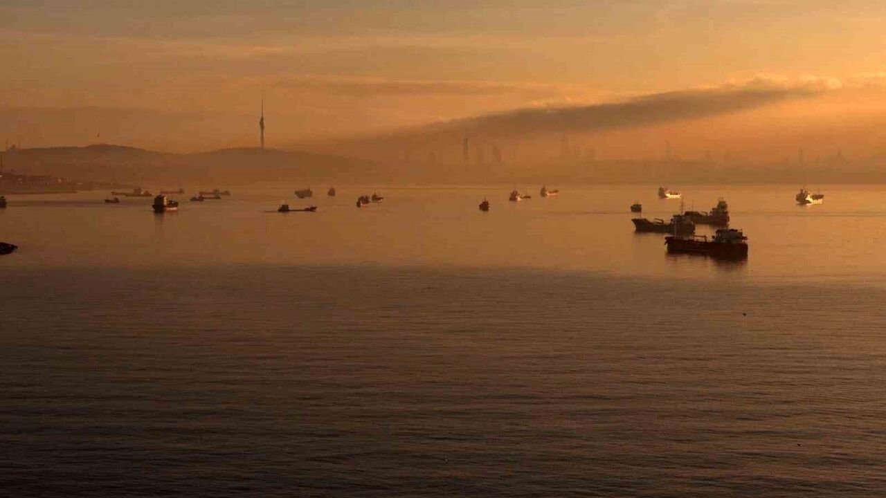 İstanbul’da Sabah Pusu Dronla Görüntülendi; Hava Kalitesi Verileri Kağıthane ve Yenibosna’yı İşaret Ediyor