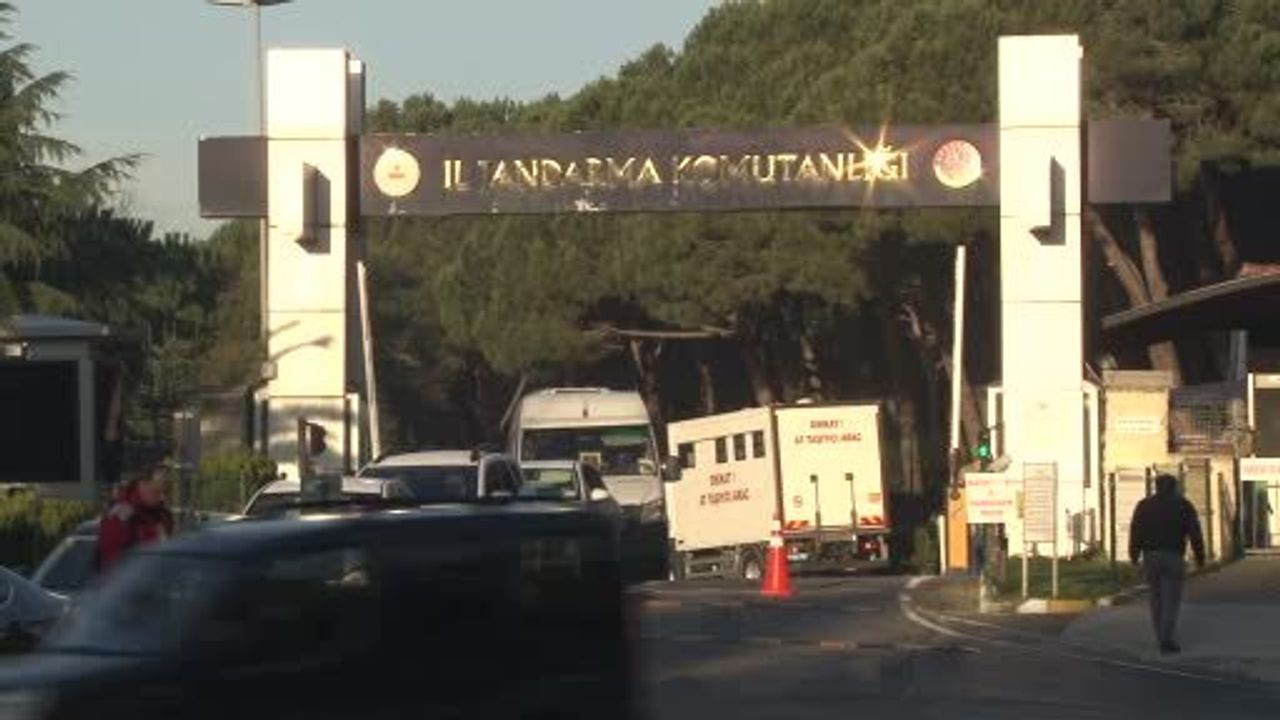 İstanbul'da ünlülere yönelik uyuşturucu soruşturmasında Aleyna Tilki, Danla Biliç ve İrem Sak gözaltına alındı