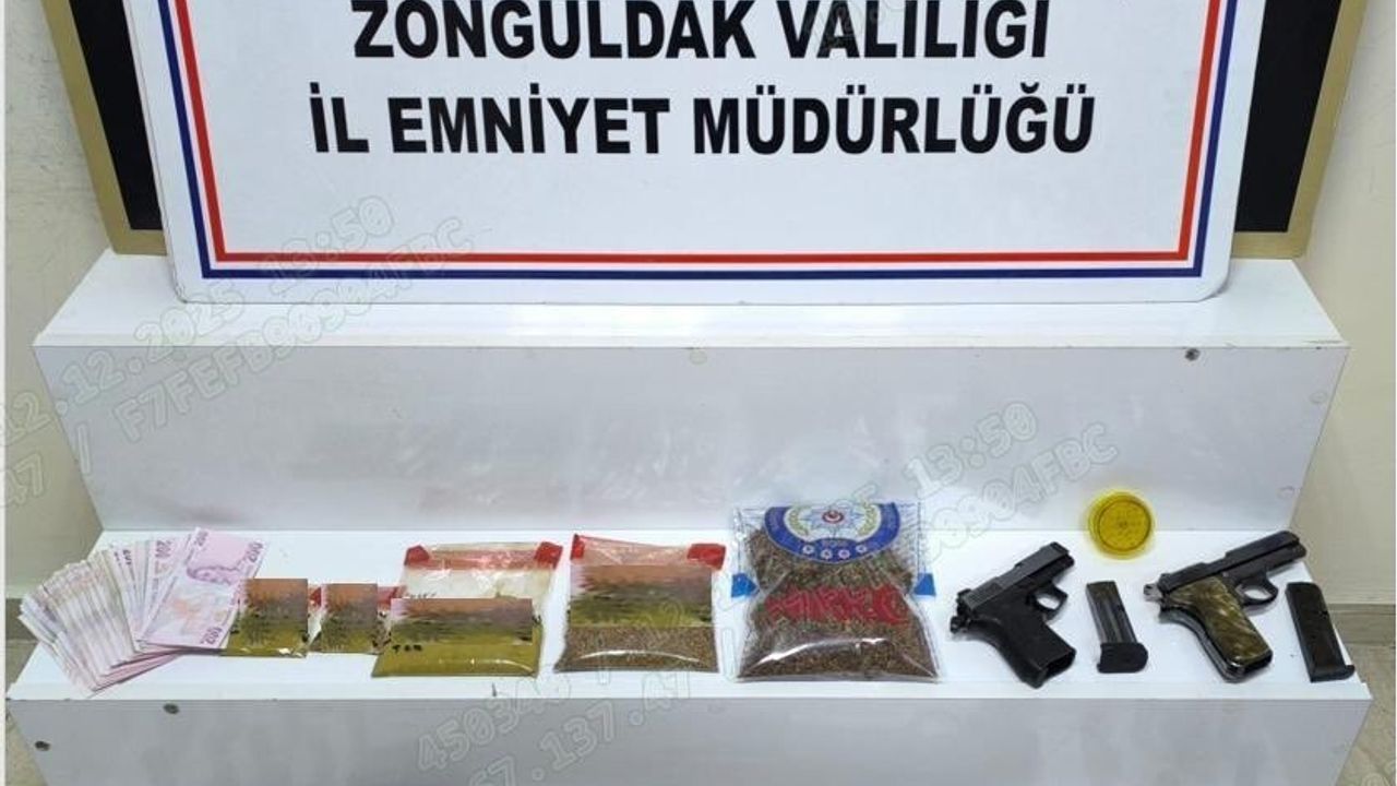 İstanbul’dan Ereğli’ye 3 bin 152 ecstasy getirdiği iddia edilen sevgili çift tutuklandı