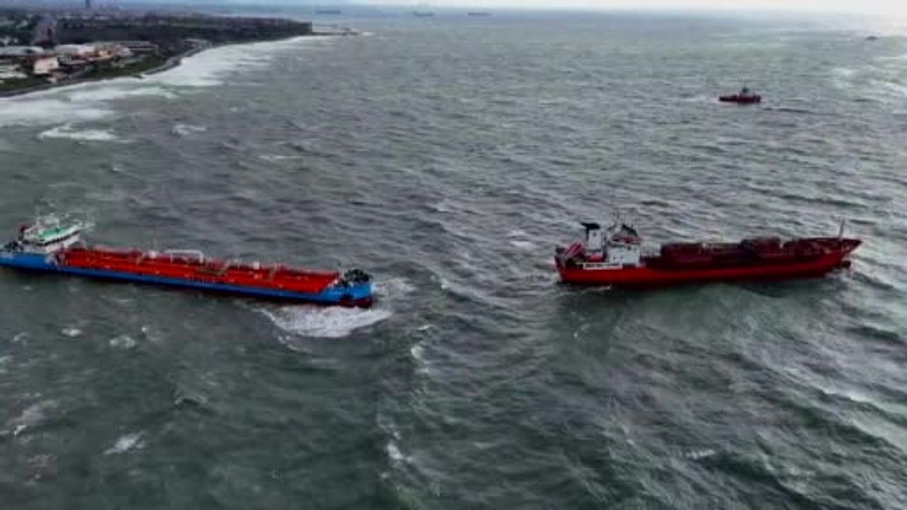 İstanbul Florya açıklarında iki tanker acil durum çağrısı — Drone görüntüleri