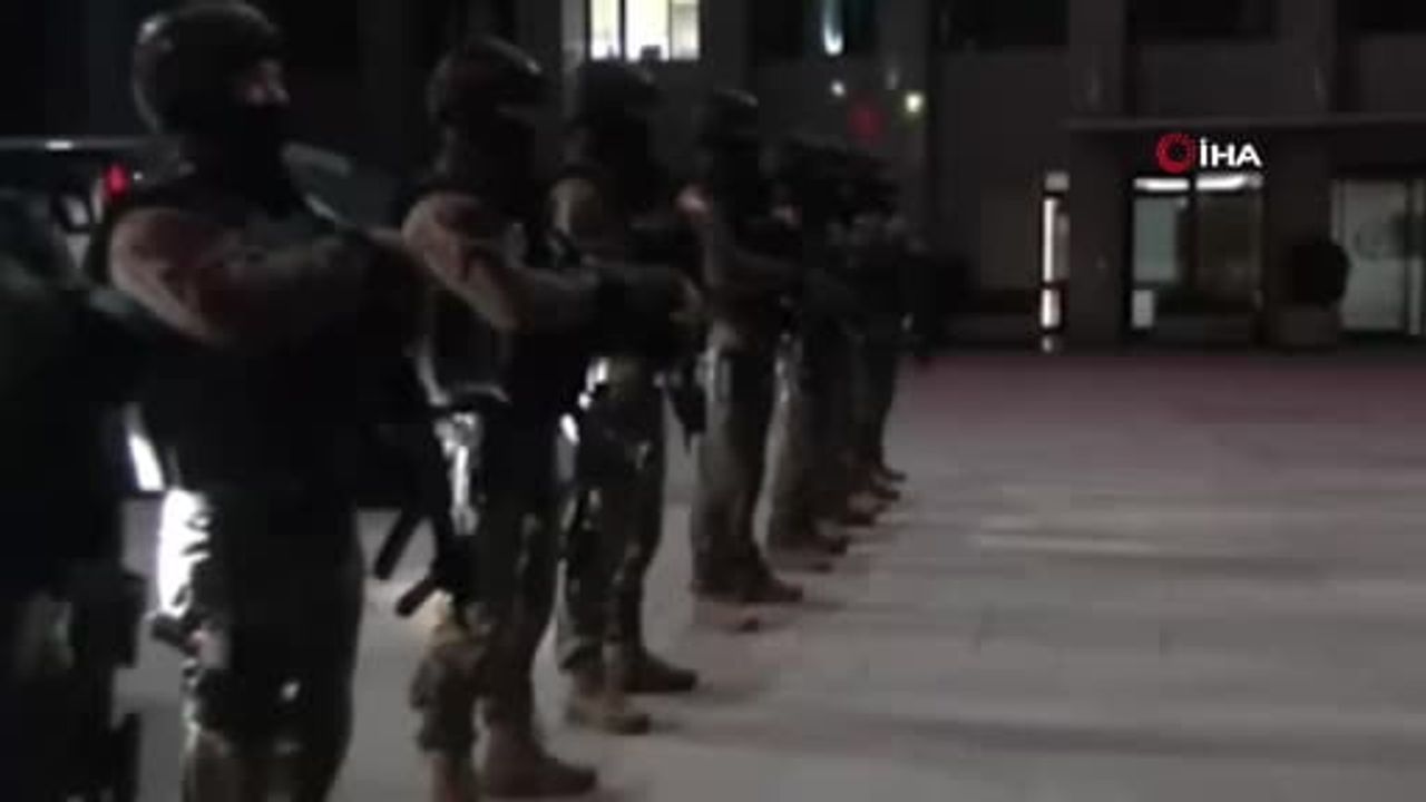 İstanbul merkezli DEAŞ operasyonunda kılıç, pala ve kasatura ele geçirildi