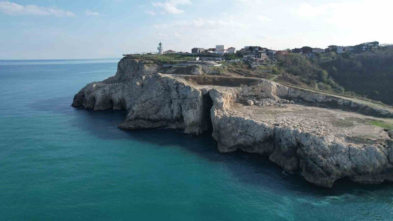 İstanbul’un Karadeniz Kıyısında Ege’yi Andıran Kayalık Mağaralar: Karaburun’un Yeni Görselliği