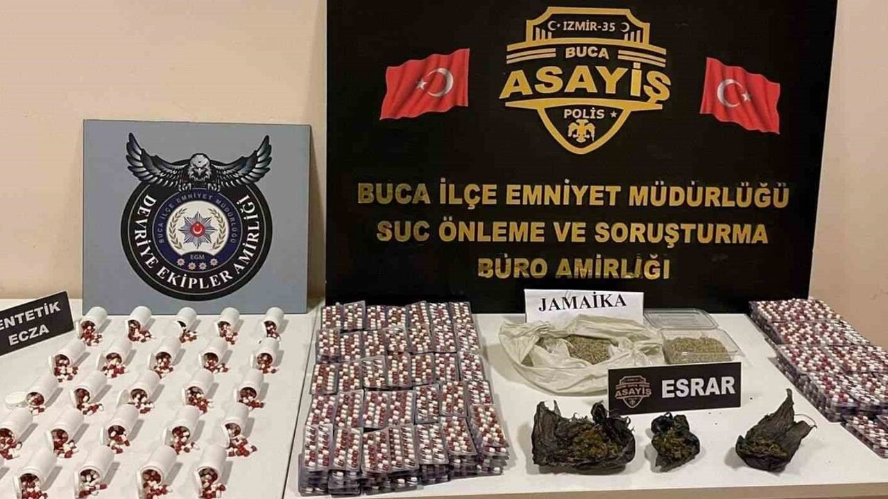 İzmir Buca'da uyuşturucu operasyonu: 5 bin 440 hap, bonzai ve esrar ele geçirildi