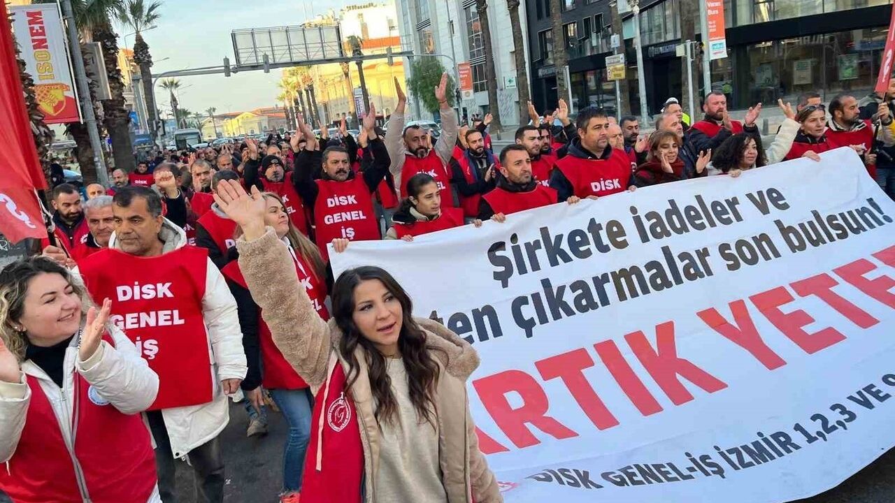 İzmir Büyükşehir işçileri: 357 işçinin iadesi için masa çağrısı, mücadele büyüyecek