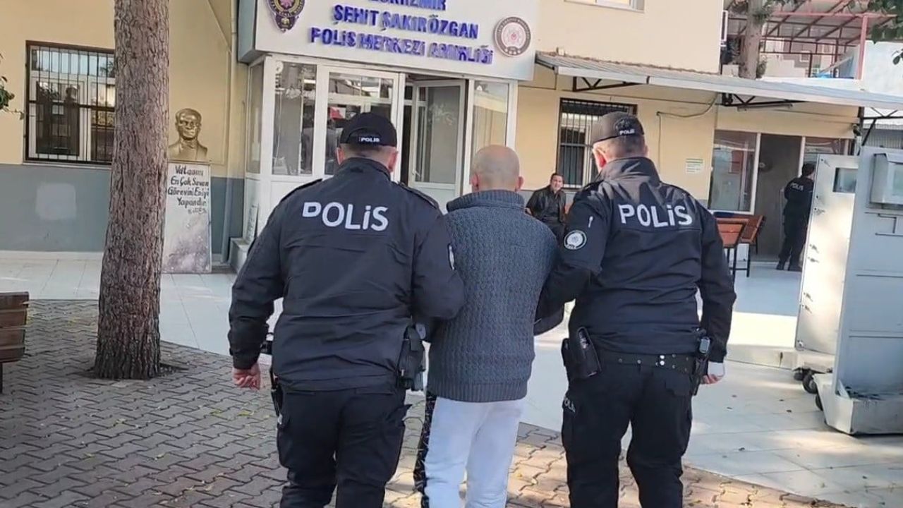 İzmir'de Aranan İki Şüpheli Yakalandı: Konak ve Karabağlar'da Operasyonlar