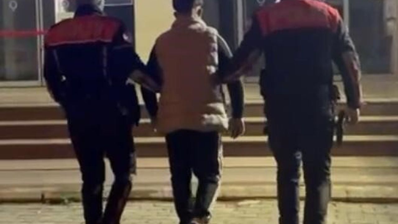 İzmir'de 'hırsızlık' suçundan 42 yıl 8 gün hapis cezasıyla aranan şahıs yakalandı