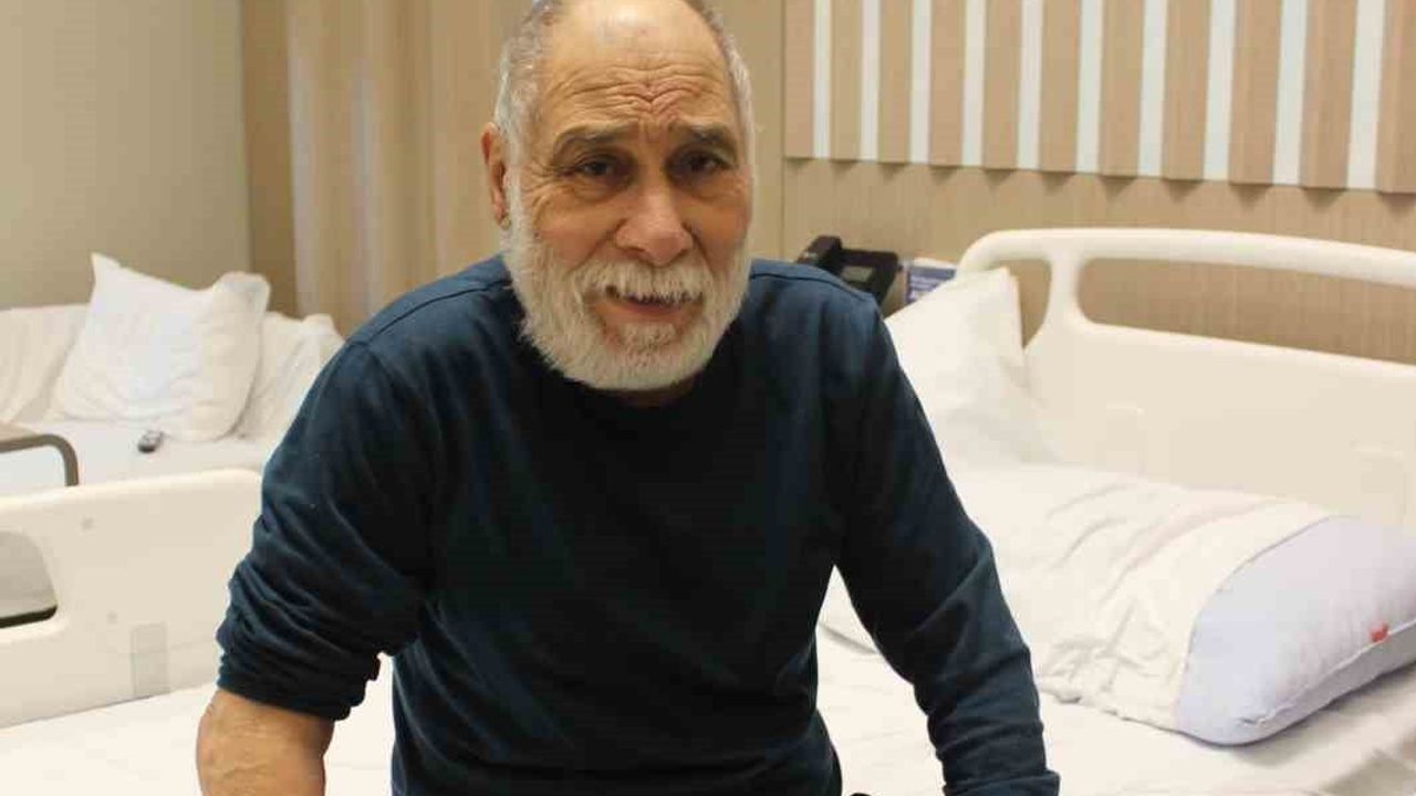 İzmir'de kapalı yöntemle stentli yapay damar uygulandı: Mısratalı hastanın Tip III aort diseksiyonu onarıldı