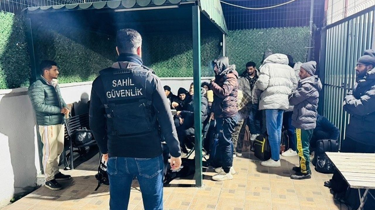 İzmir'de ortak operasyonda 20 düzensiz göçmen ve 1 şüpheli yakalandı