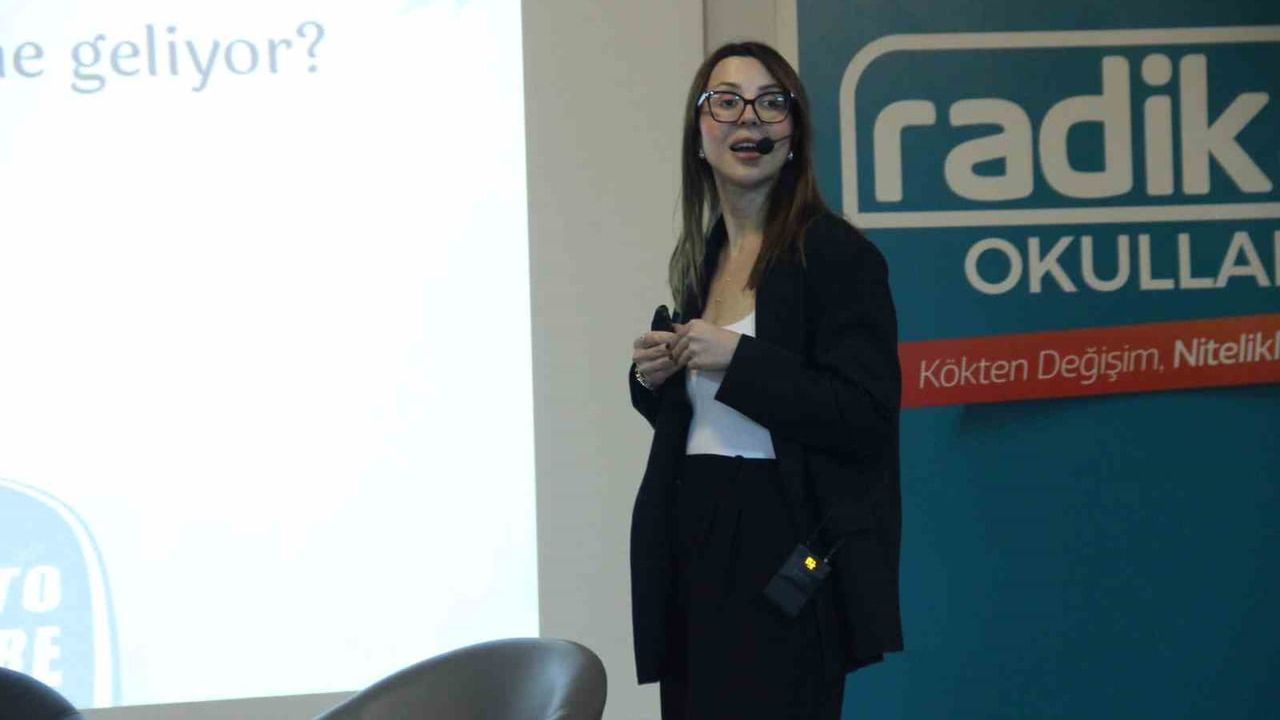 İzmir'de Psikoloji Zirvesi: Lise Öğrencilerine Psikolojik Sağlamlık ve Motivasyon Rehberliği