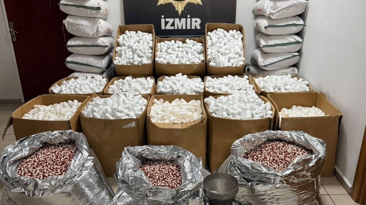İzmir'de rekor operasyon: 2 milyon 309 bin 774 sentetik uyuşturucu hap ele geçirildi