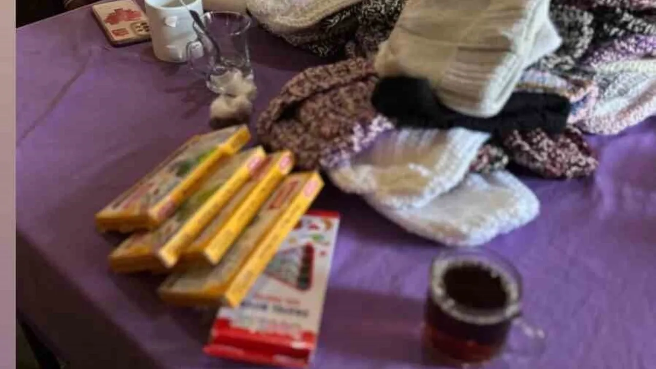 İzmir'den Foça'ya gönüllülük ağı: Köy okullarına 5 yılda mont, bot ve kırtasiye desteği