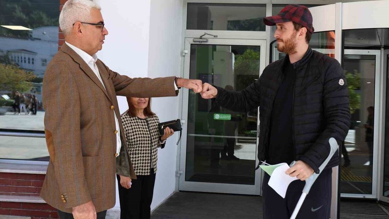 İzmir Ekonomi Üniversitesi’nin 'Elden Ele' çalışması öğrencileri sigarayı bırakma sürecine yönlendiriyor