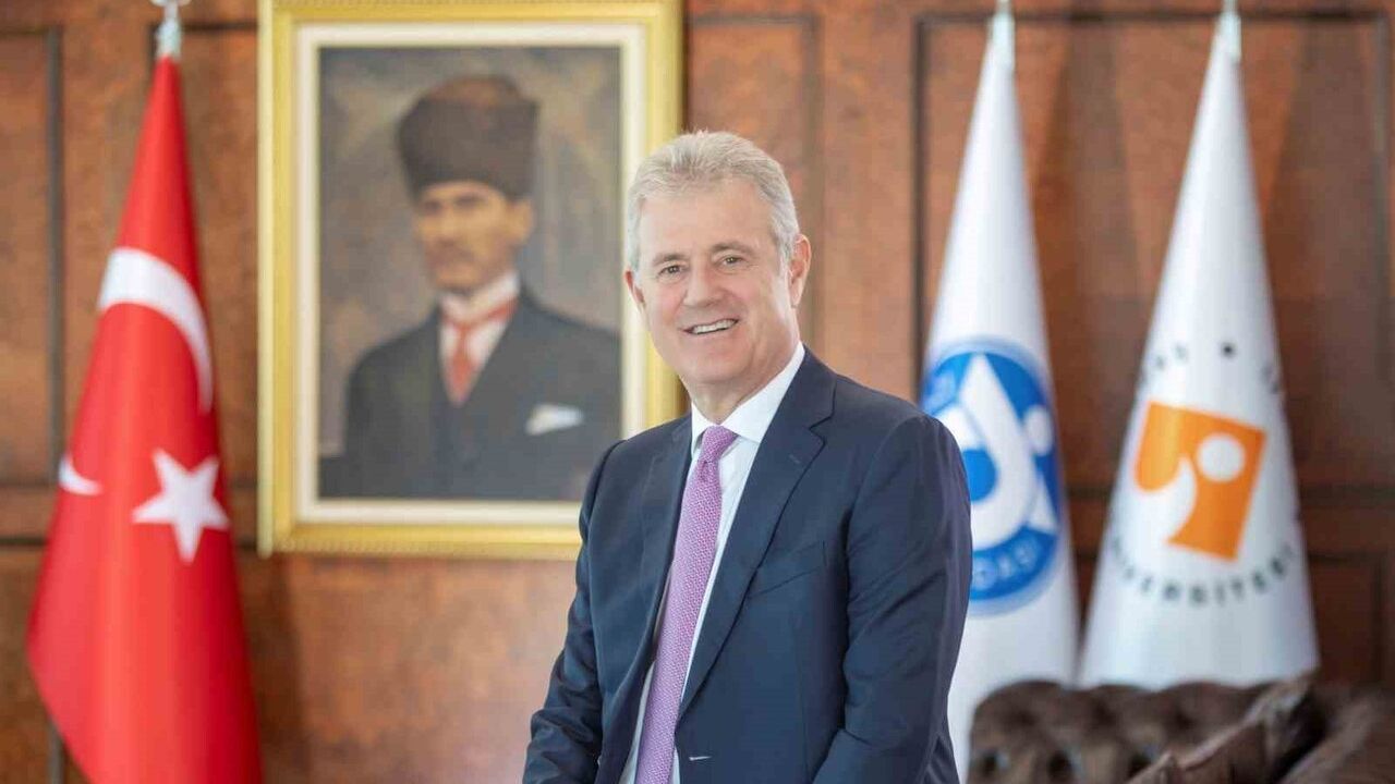 İzmir Ekonomi Üniversitesi ve Göztepe'den Türkiye'ye Spor Yöneticiliği Sertifika Programı