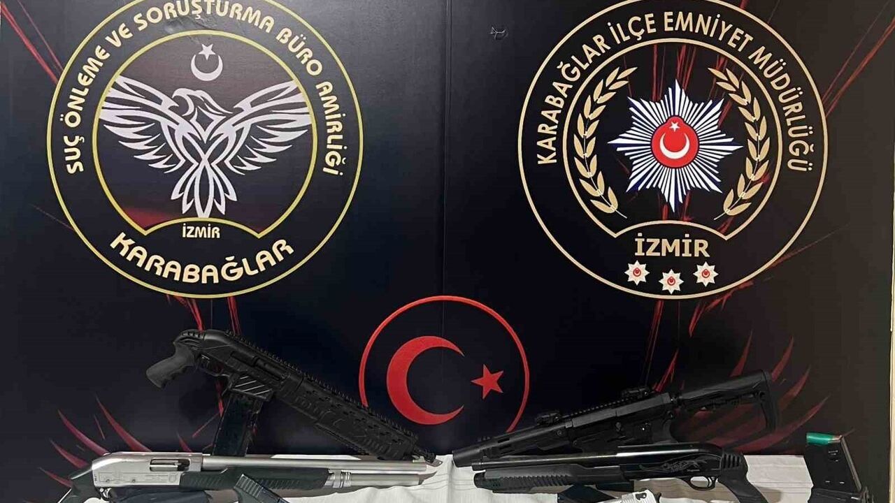 İzmir Karabağlar'da ruhsatsız silah ve uyuşturucu operasyonu: 3 gözaltı