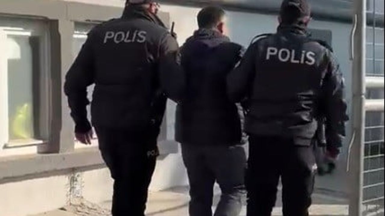 İzmir Konak'ta 'karşılıksız çek' suçundan aranan şahıs yakalandı