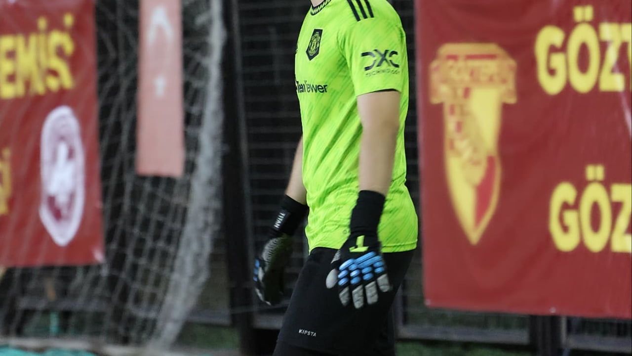 İzmirli Girişimci Kaan Tınmaz, 'Kiralık Kaleci' Hizmetiyle Halı Sahaların Eksikliğini Gideriyor