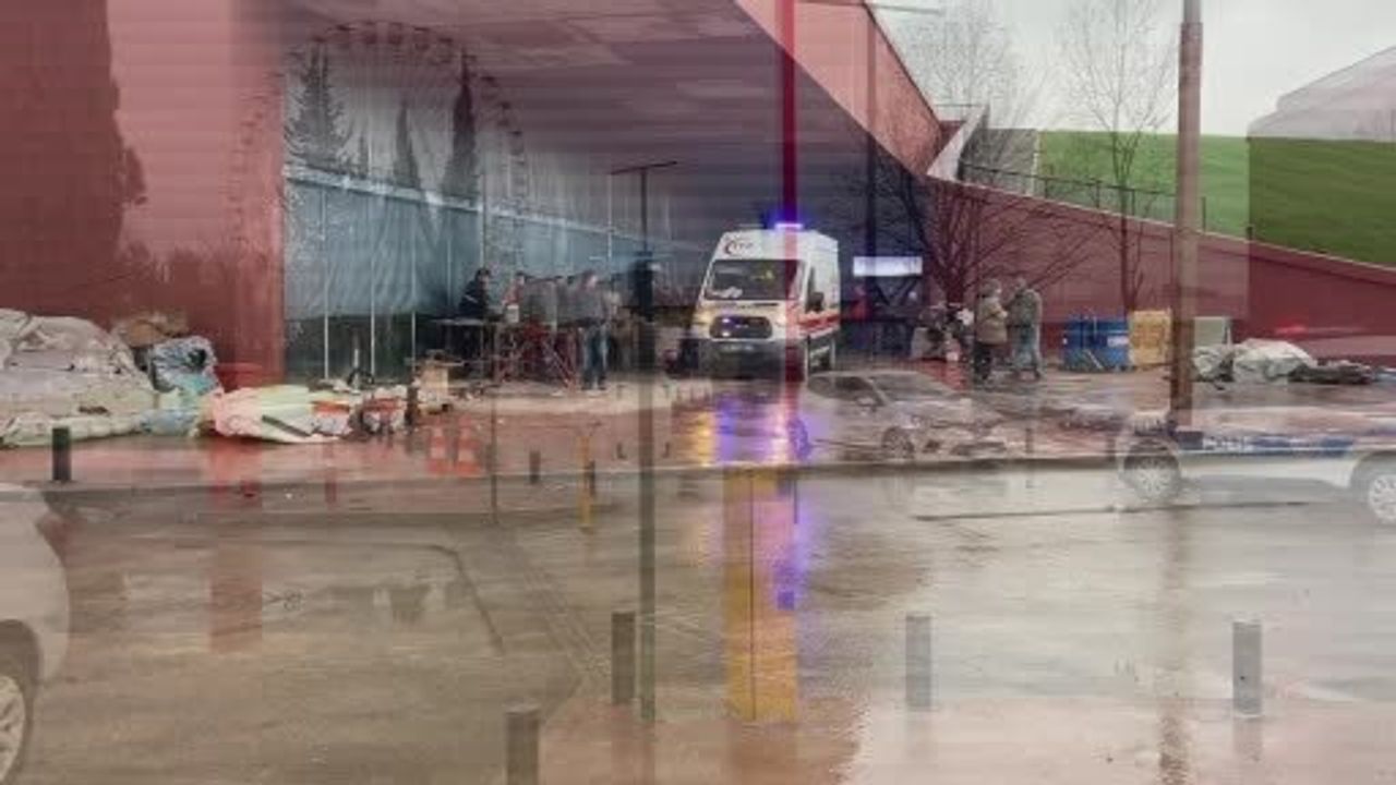 İzmit'te çalışma sırasında işçi 3 metre derinliğindeki boş akvaryuma düştü