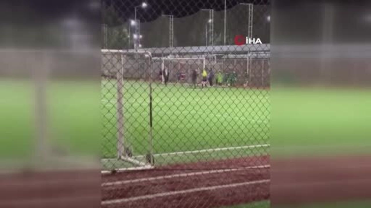 İzmit'te U12 Ligi maçında kadın aday hakeme fiziksel müdahale