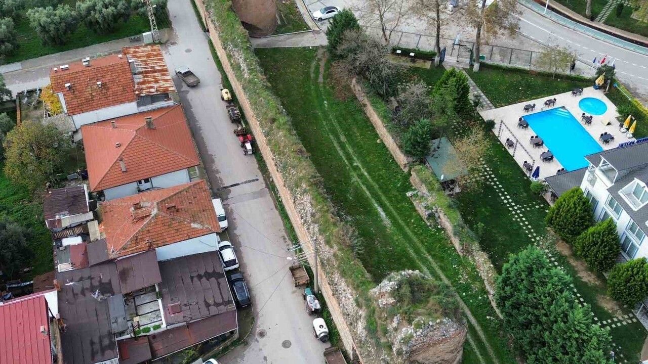 İznik'te sit içindeki 720 m² arsa Papa ziyareti sonrası 5,5 milyon TL'ye satışa çıktı