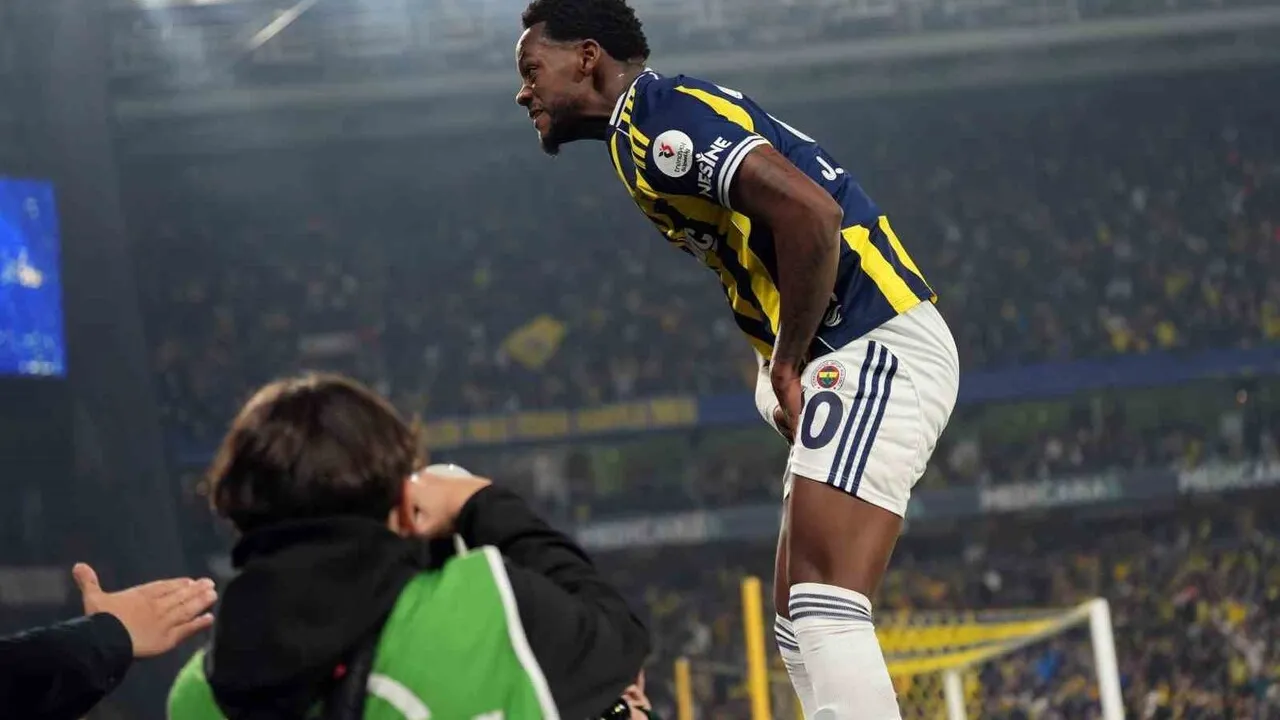 Jhon Duran, derbide ligdeki ikinci golünü attı