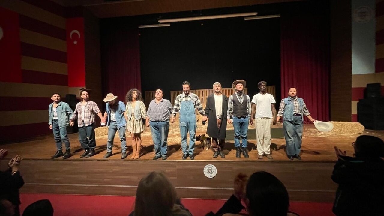 John Steinbeck'in 'Fareler ve İnsanlar'ı Yıldız Kenter Sahnesi'nde sahnelendi