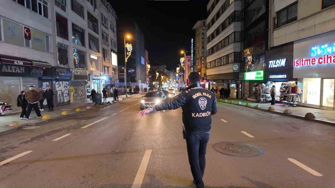 Kadıköy'de yılbaşı öncesi güvenlik denetimleri artırıldı