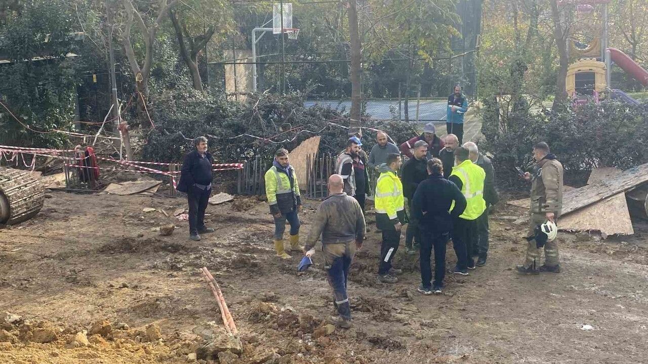 Kadıköy Merdivenköy'de inşaat şantiyesinde işçi çukura düşerek yaralandı