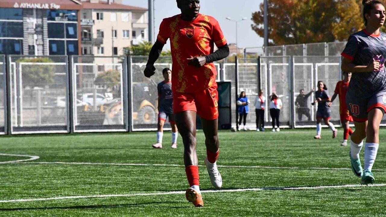 Kafayat Atoke Başhıru 8 golle Kayseri'nin 13-0 galibiyetinde belirleyici oldu