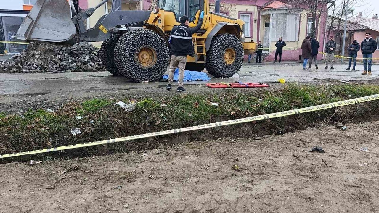 Kağızman'da emekli imamın iş makinesi kazasında yaşamını yitirmesi