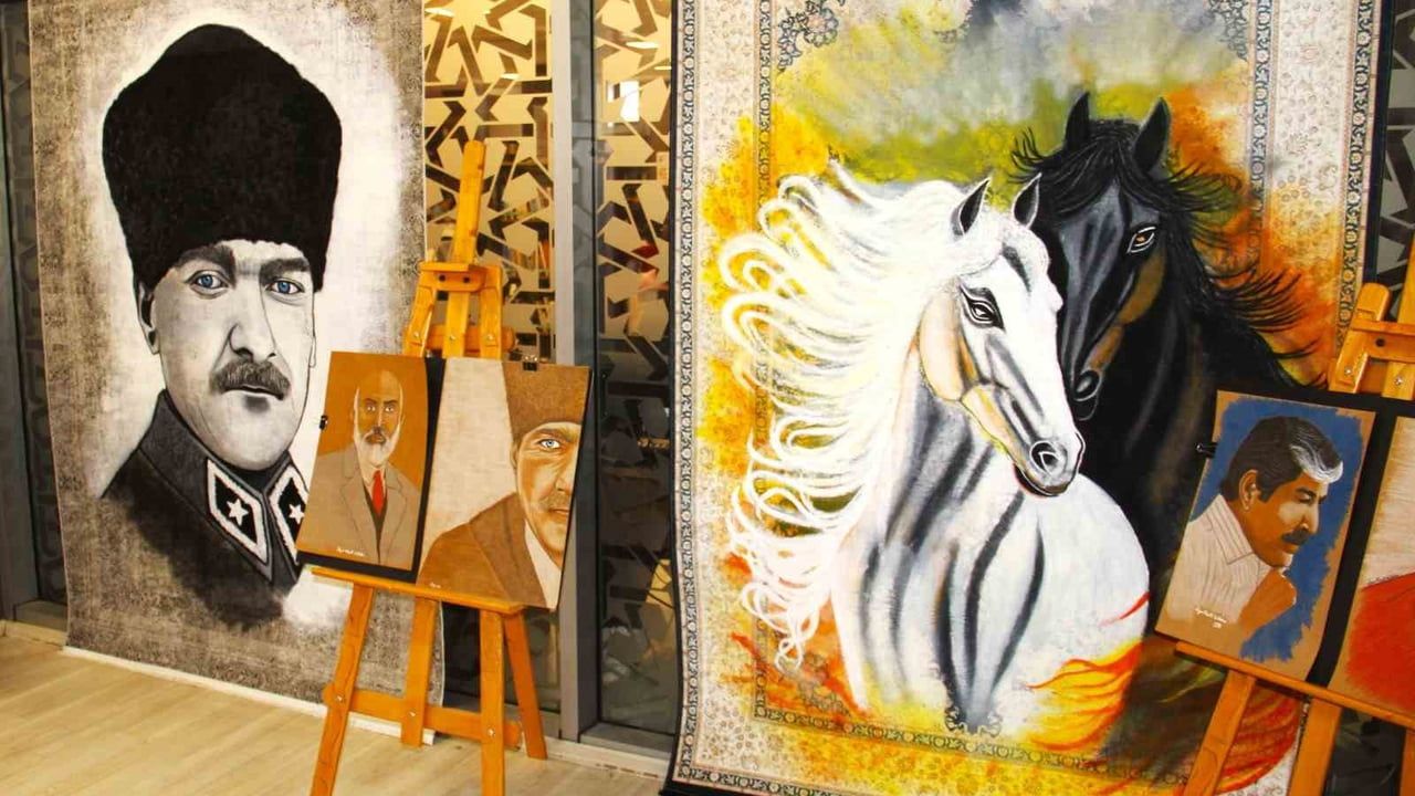 Kahramanmaraş Afşin’de 'Şehitlerin Ressamı' Ülger Gülbahar halıları tuval yapıp ilk kişisel sergisini açtı