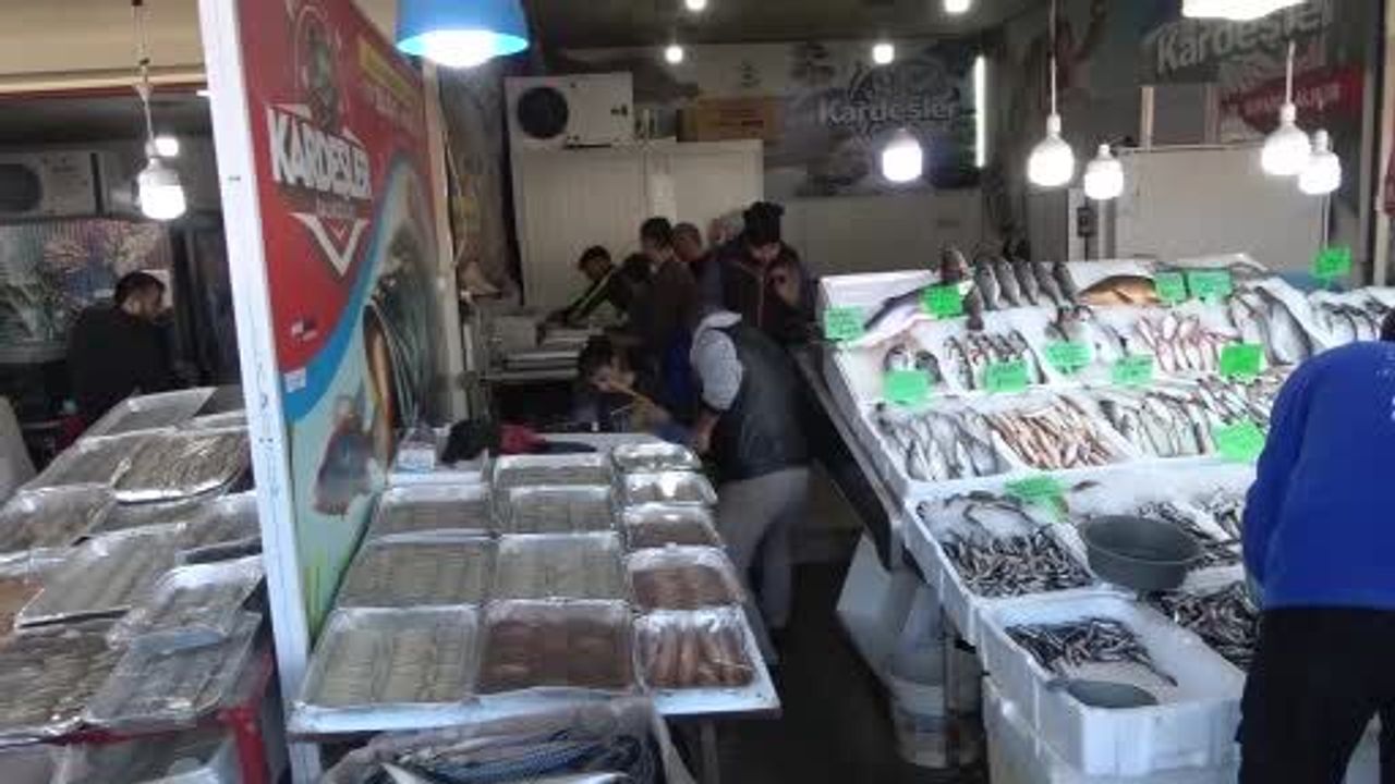 Kahramanmaraş'ta balık talebi yükseliyor: Hamsi günde yaklaşık 3 ton satılıyor