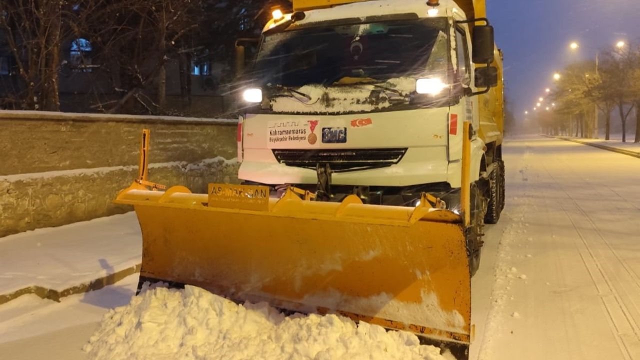 Kahramanmaraş'ta karla mücadele: Büyükşehir Belediyesi ekipleri 7/24 sahada