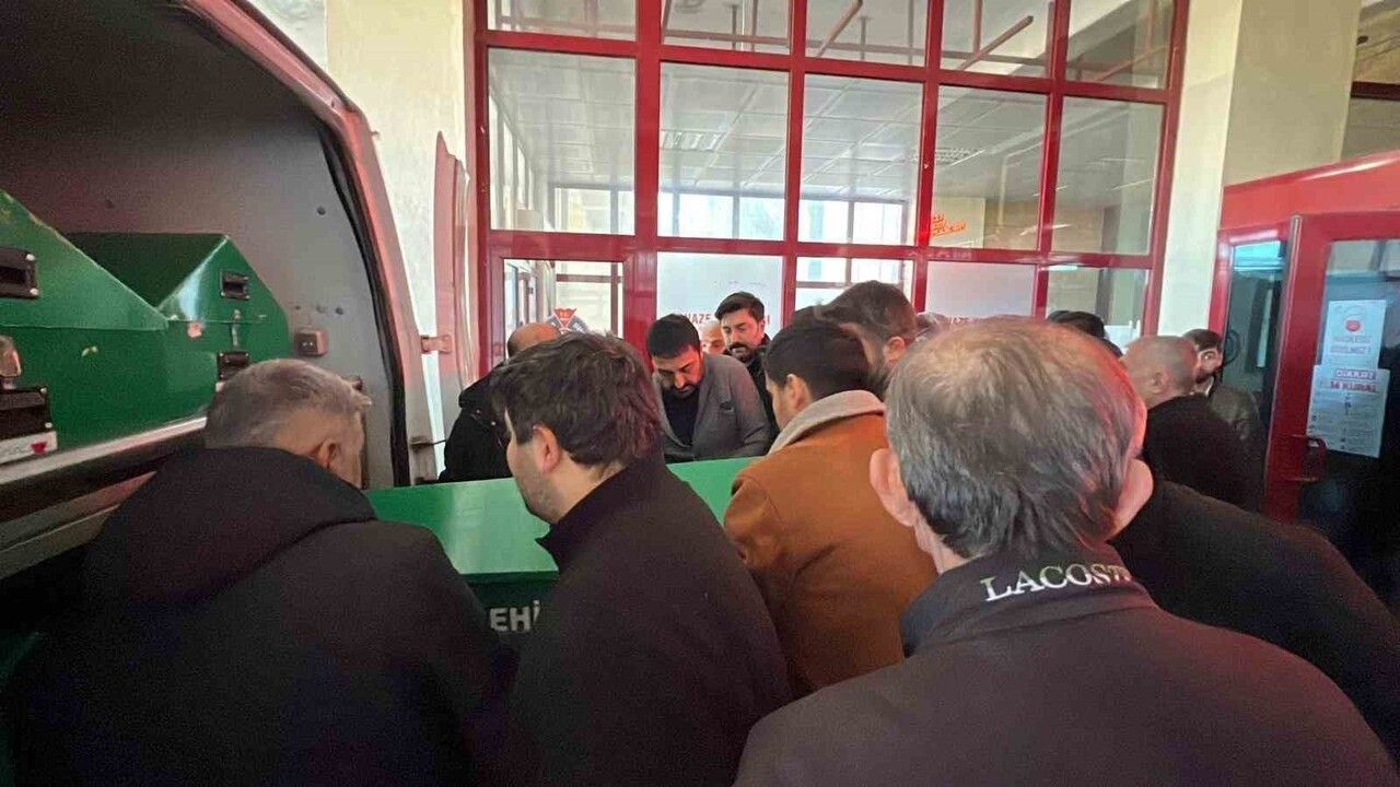 Kahramanmaraş'ta otomobilinde öldürülen Sultan Değirmenci toprağa verildi