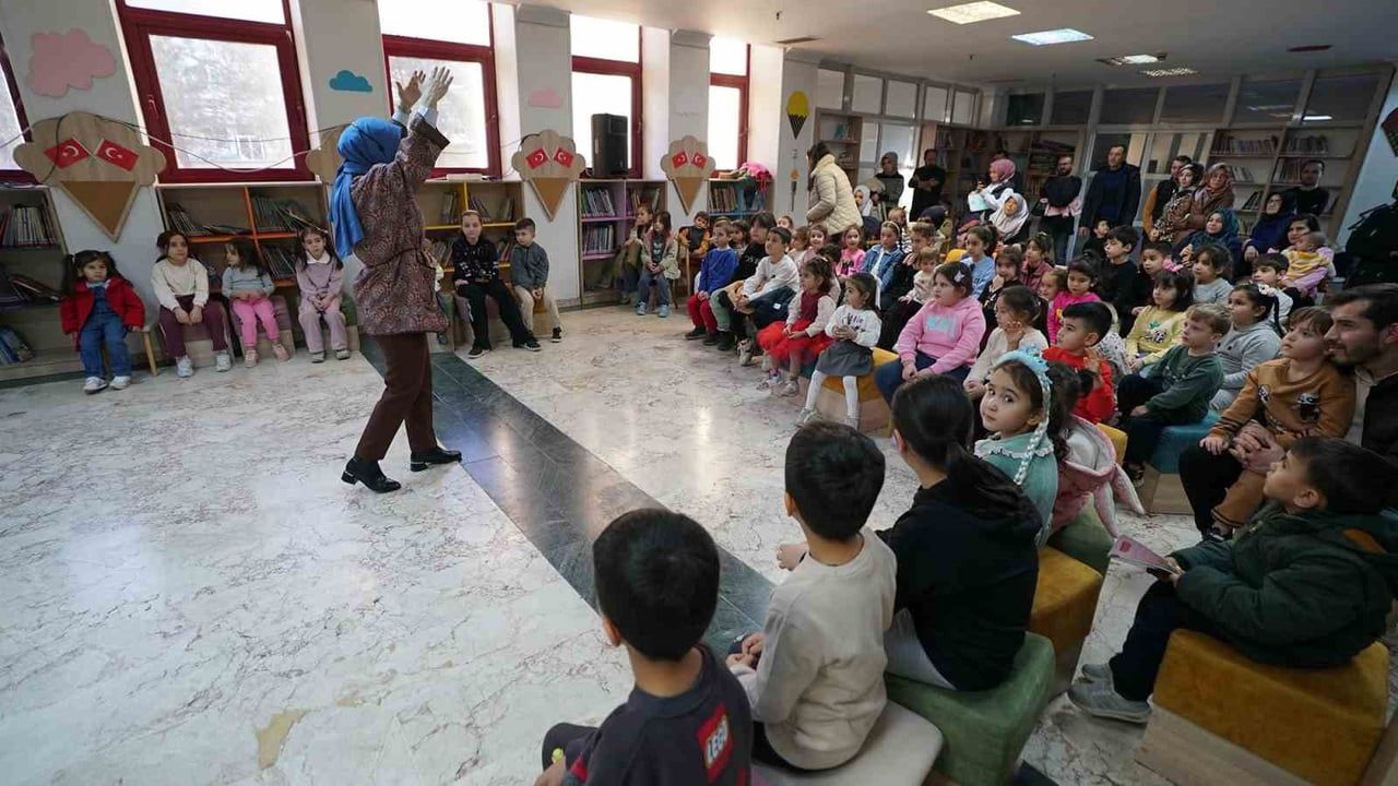 Kahramanmaraş'ta Sevde Gözükara ile Çocuklara Masal Buluşması
