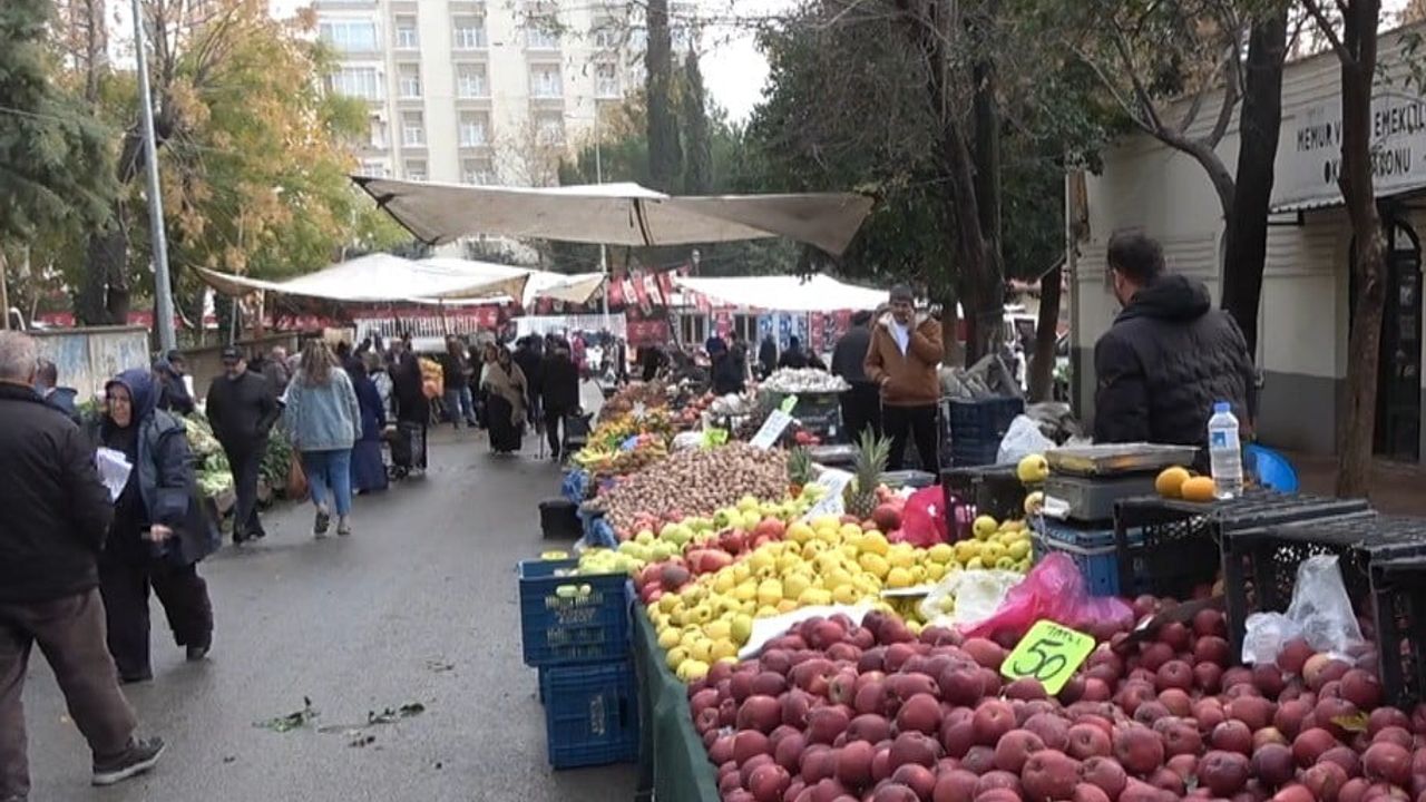 Kahramanmaraş'ta soğuk hava semt pazarlarında kış yoğunluğunu artırdı