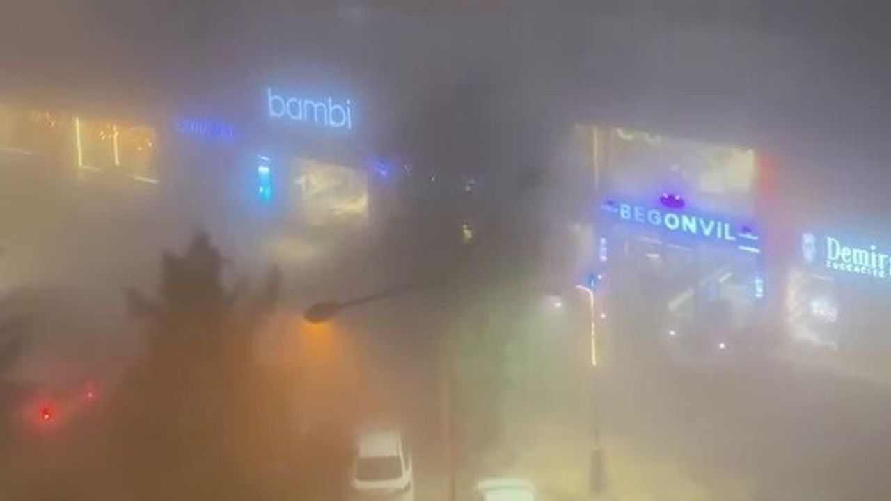 Kahta'da Sabah Yoğun Sis: Görüş Mesafesi Yer Yer 20 Metreye Düştü