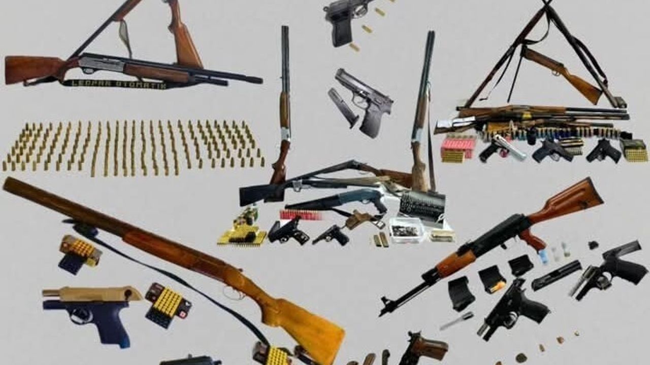 Kale’de operasyonda çok sayıda silah ve mühimmat ele geçirildi; 9 şüpheli gözaltına alındı