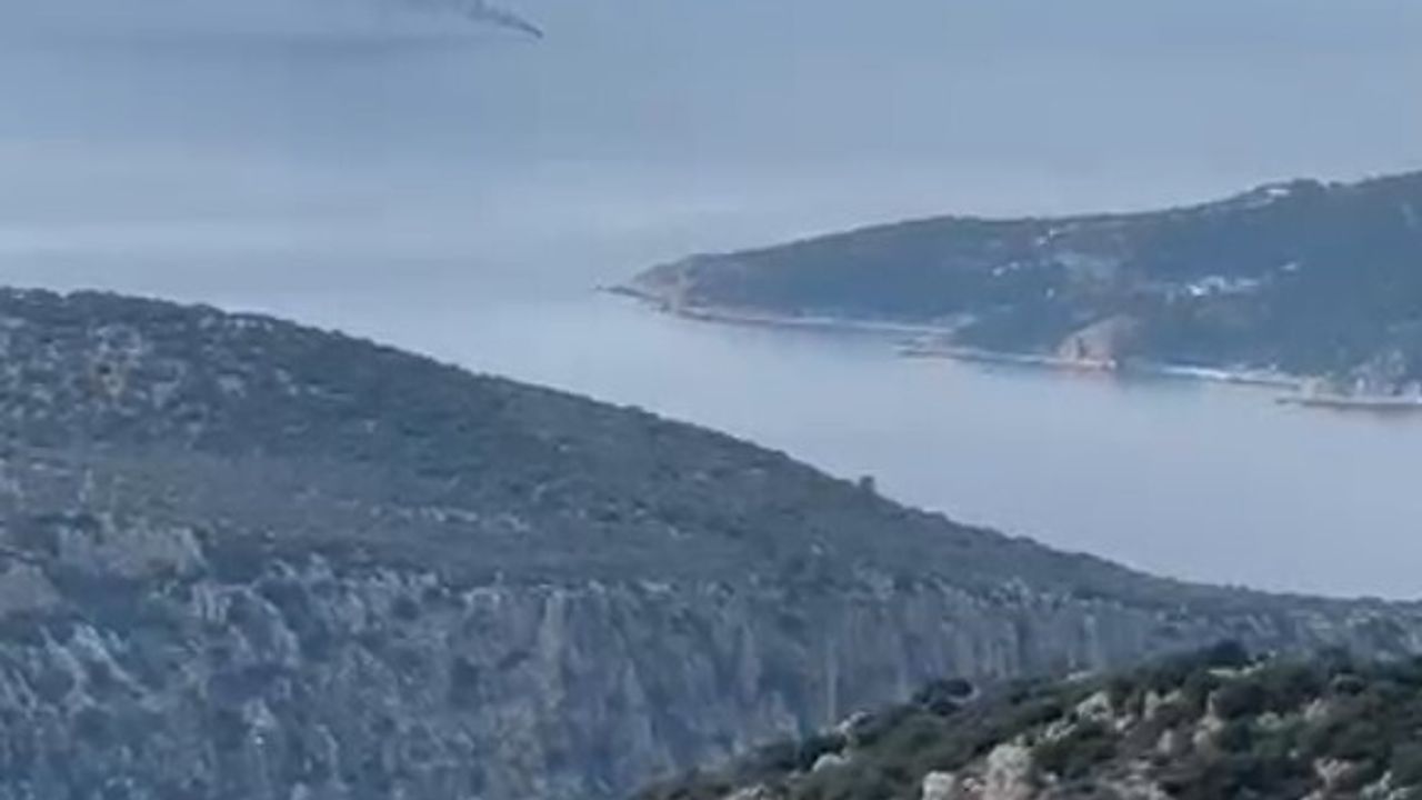 Kalkan açıklarında lüks teknede yangın — kaptan Sahil Güvenlik tarafından kurtarıldı